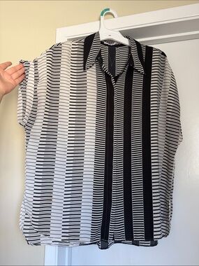 Black & White Striped Short-Sleeve Button down Shirt
